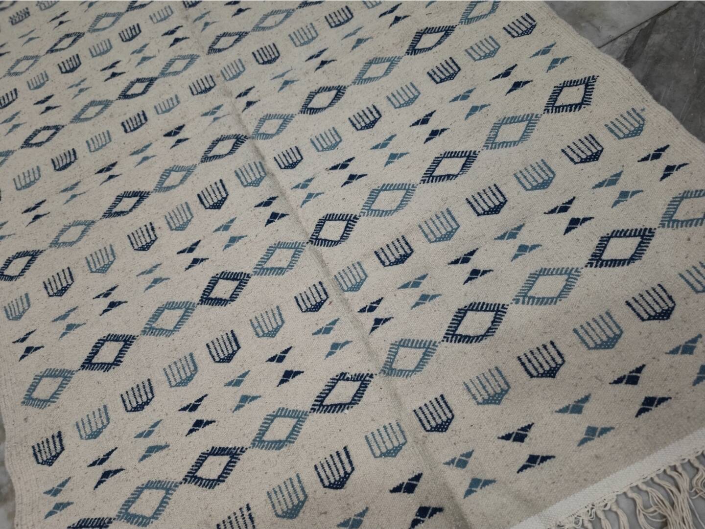 Handmade white and blue rug made of natural wool