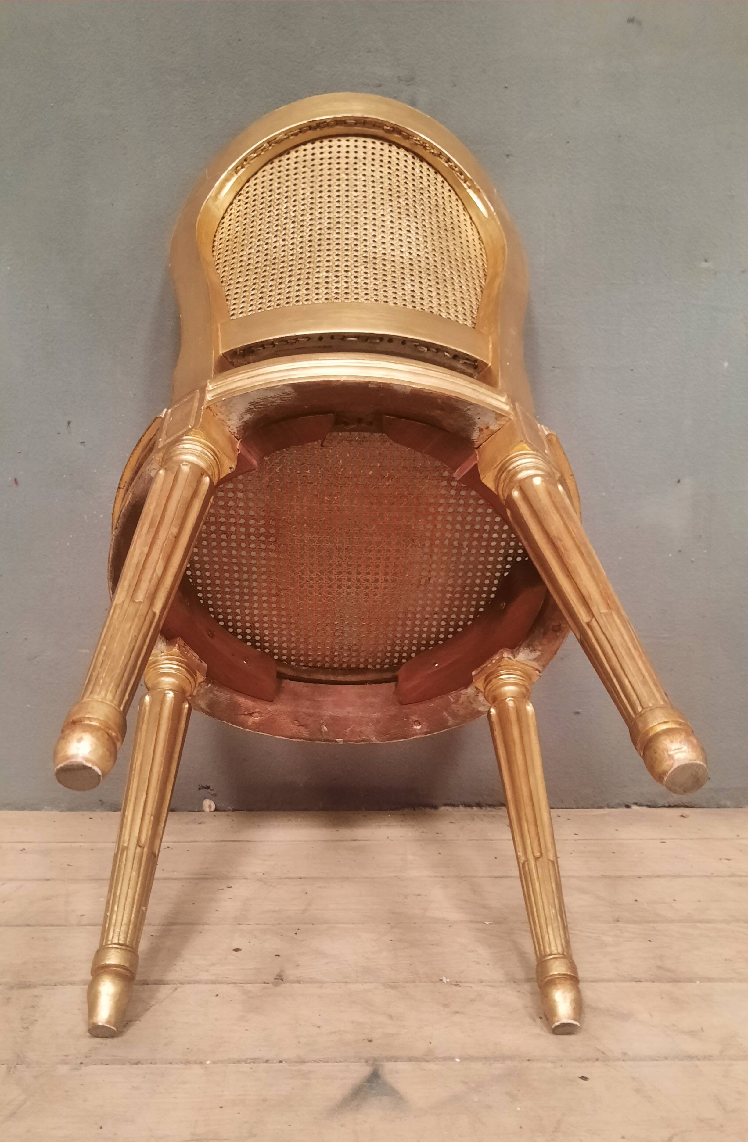 Chaise style Louis XVI en bois doré