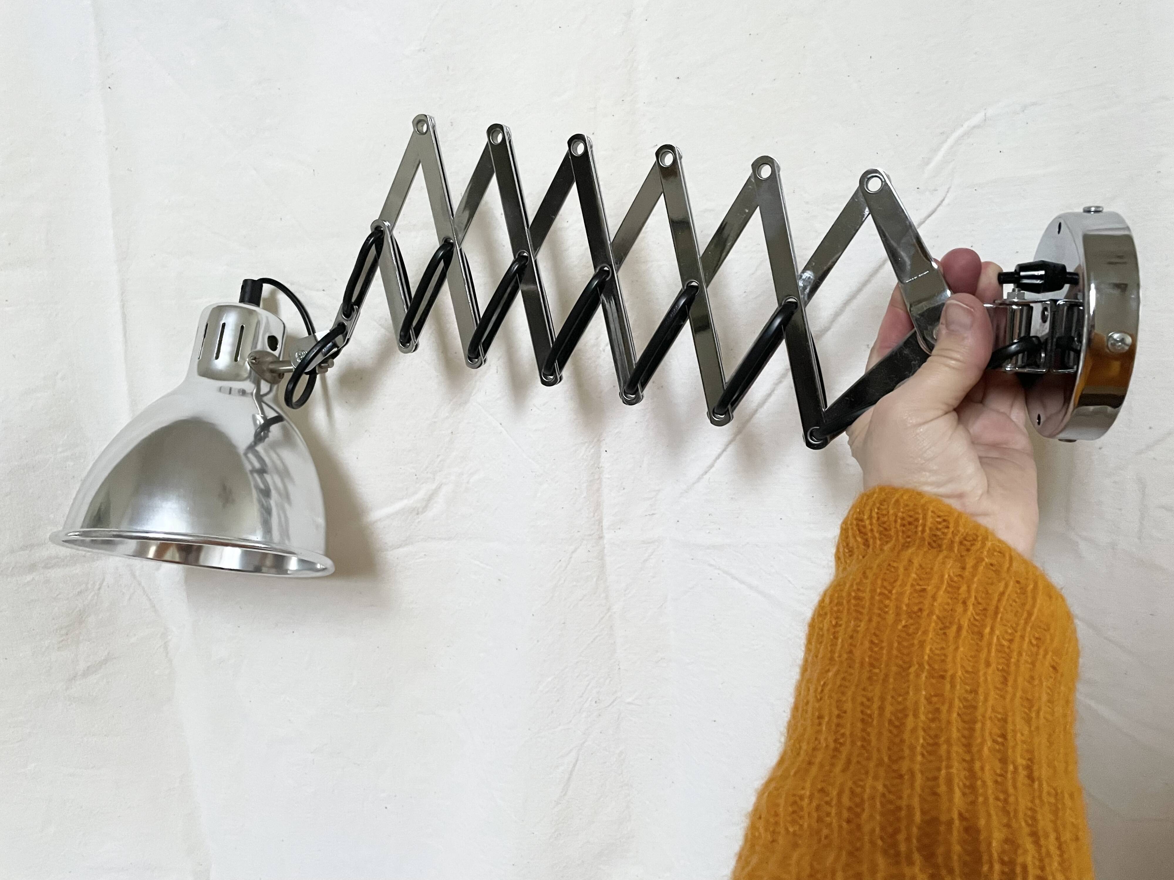 Vintage accordion wall light in chrome metal.