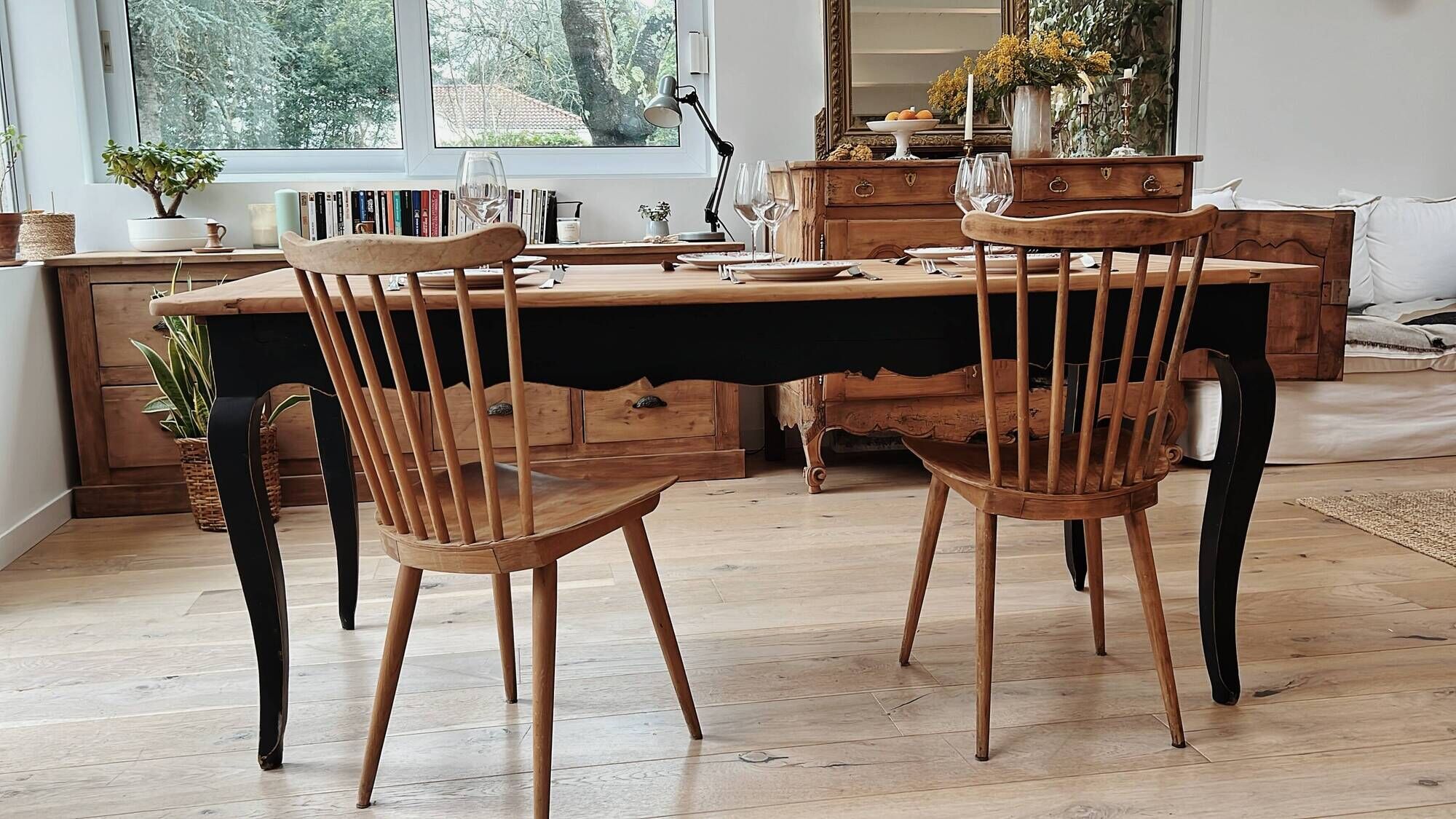Antique Louis XV table from the 19th century – seats 8-10 people.