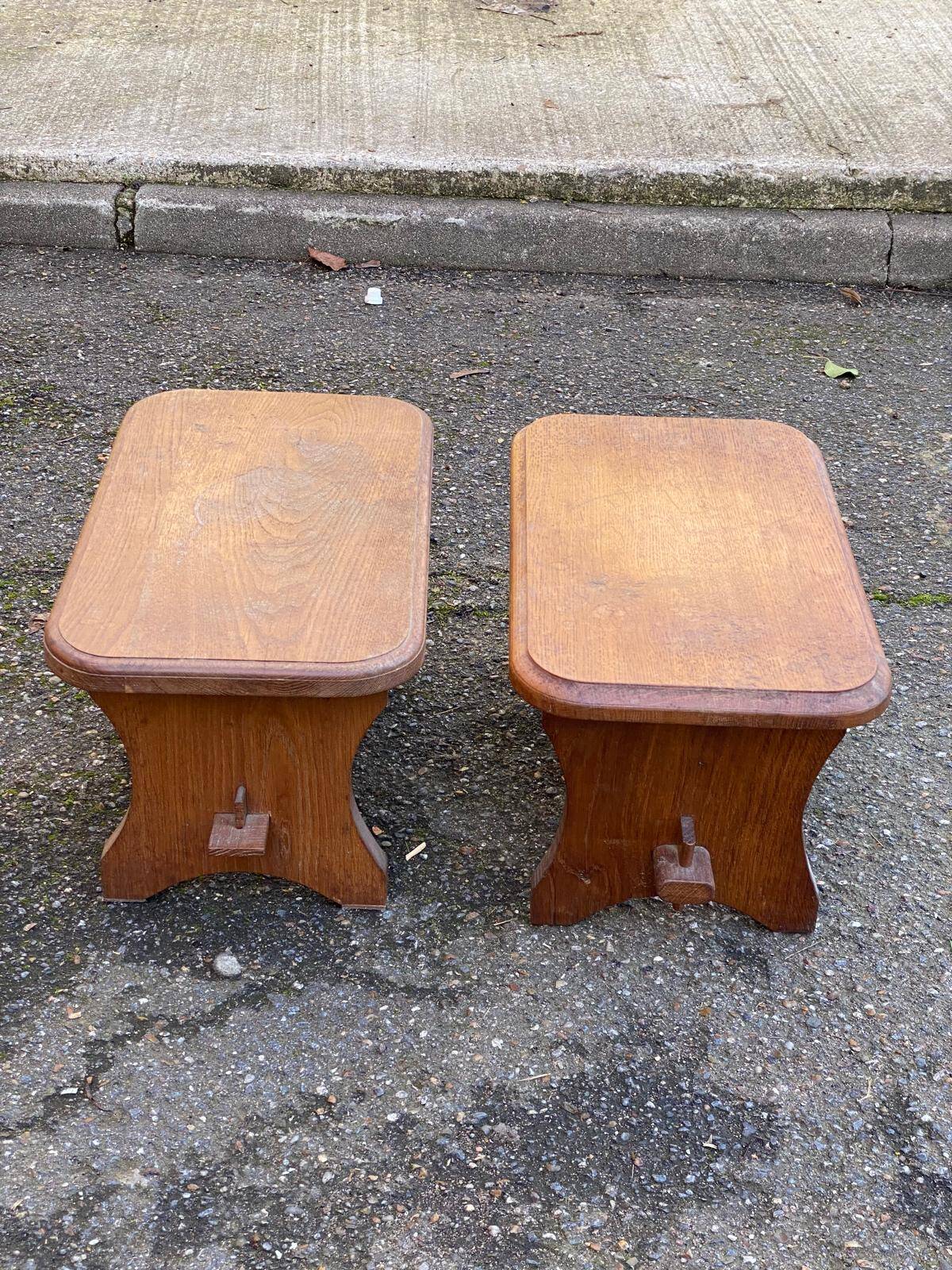 2 vintage farmhouse stools in solid oak from the 19th century.