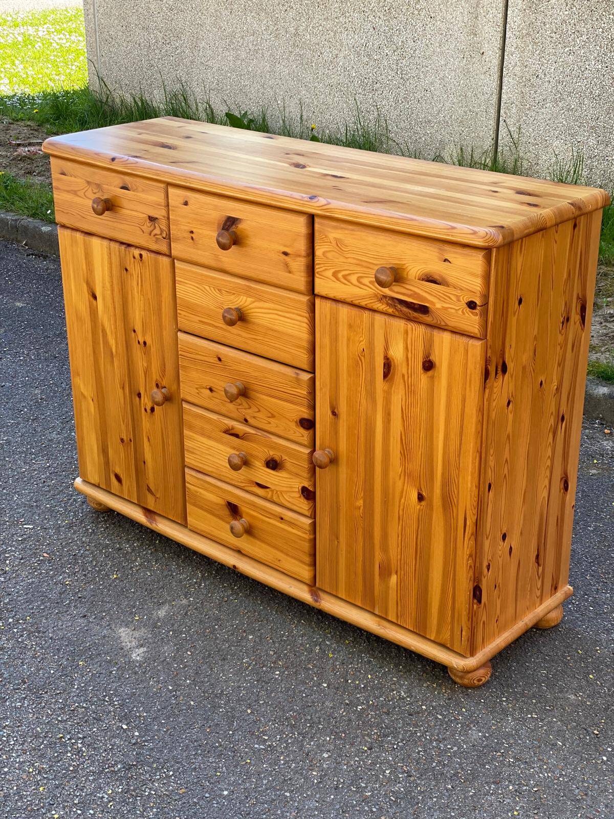 English chest of drawers, solid pine sideboard, 7 drawers and 2 doors