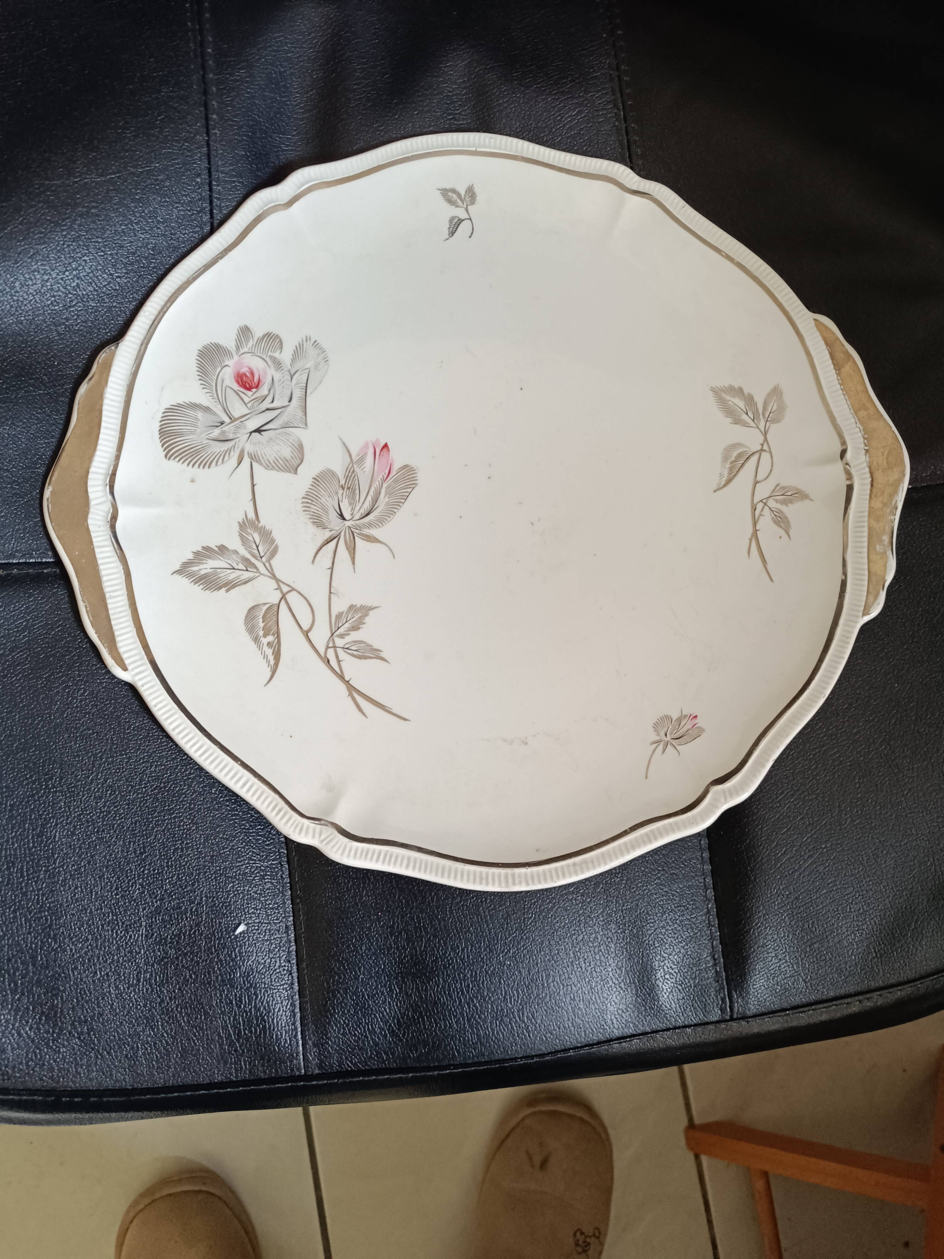 Dish with Art Deco ears. Floral pattern. Longchamp.