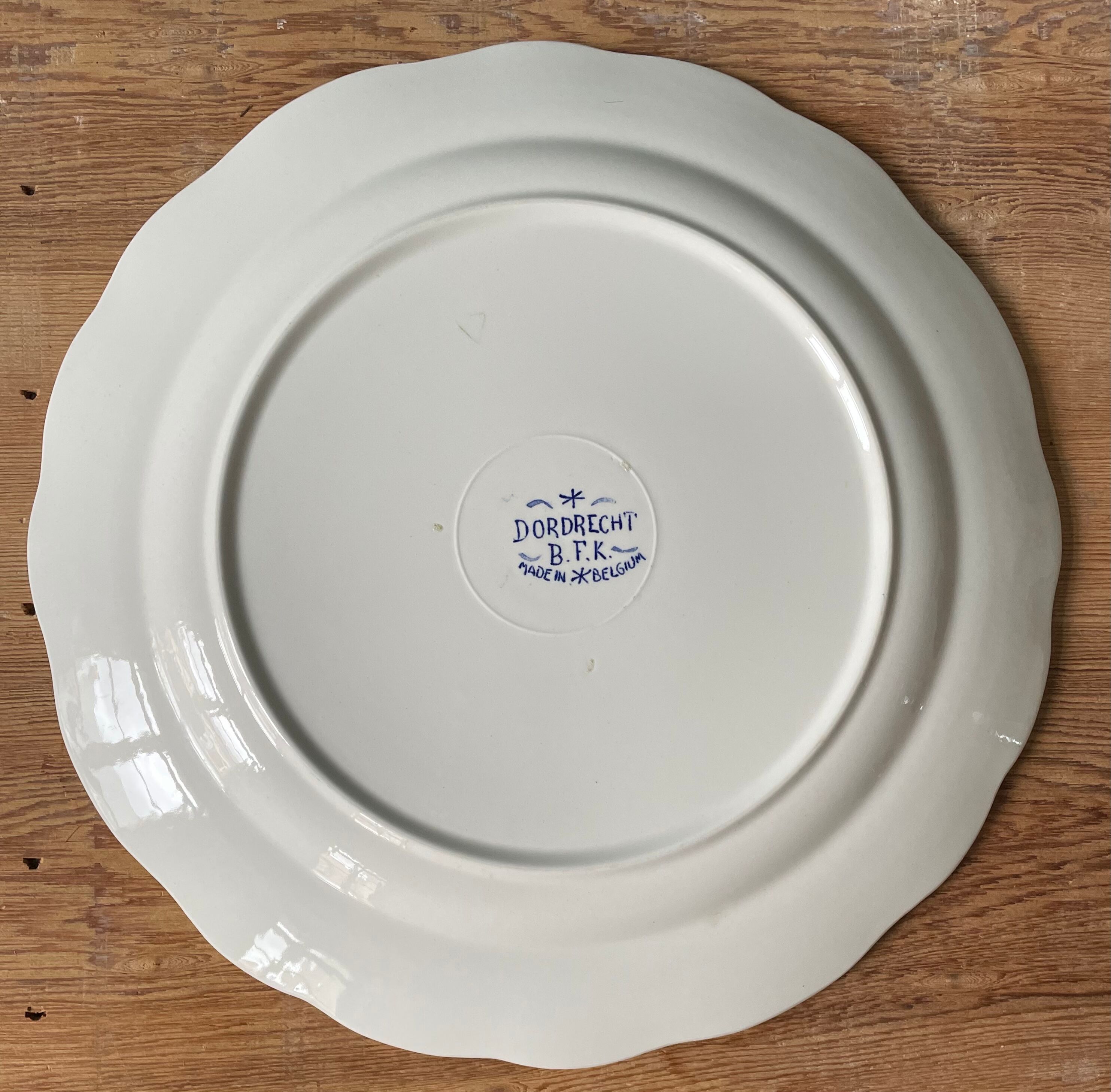 Old round dish Dordrecht BFK