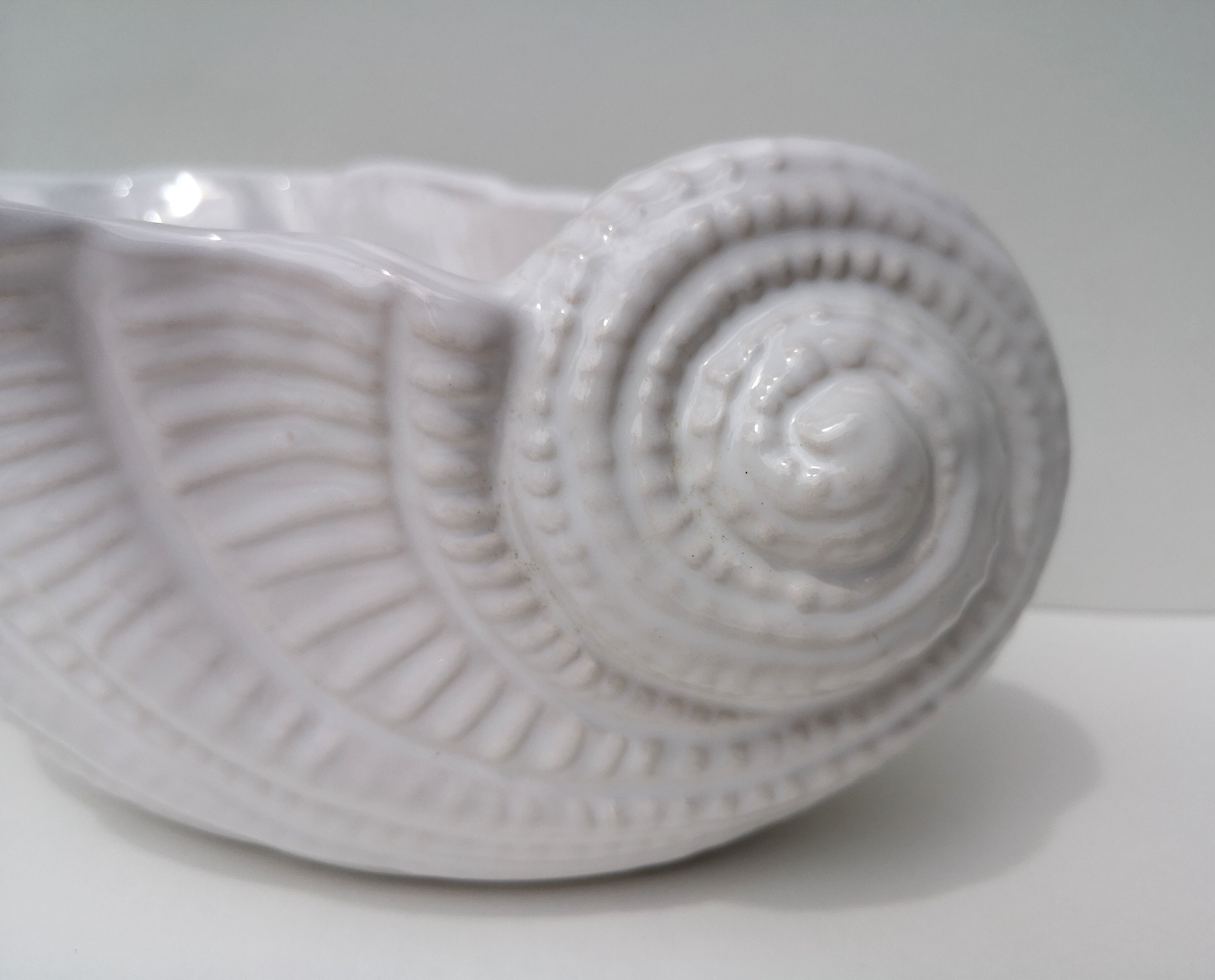 Salad bowl / cache vintage shell pot in earthenware