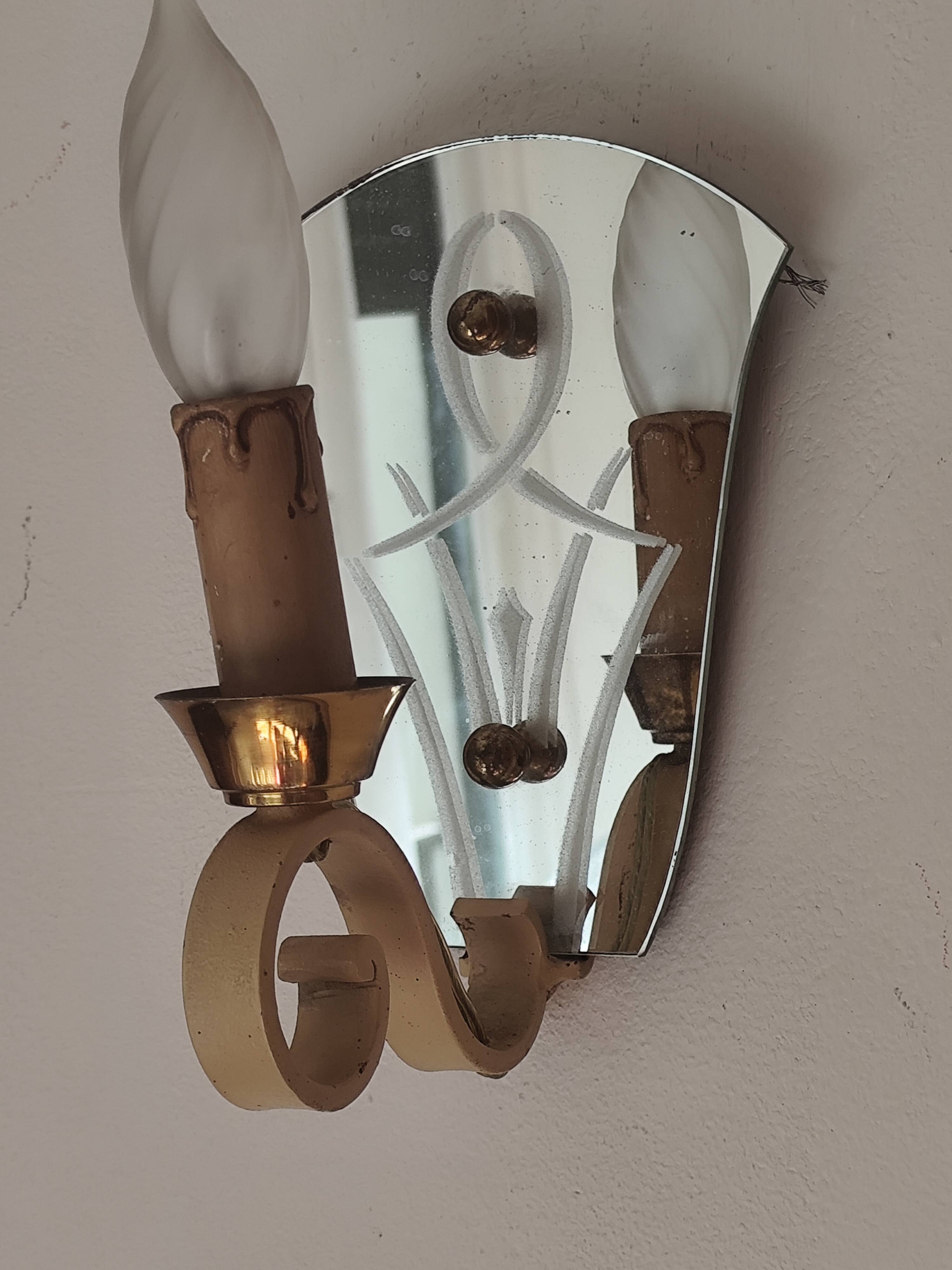 Single-light wall sconce in brass and metal with engraved mirror plate - 1950s
