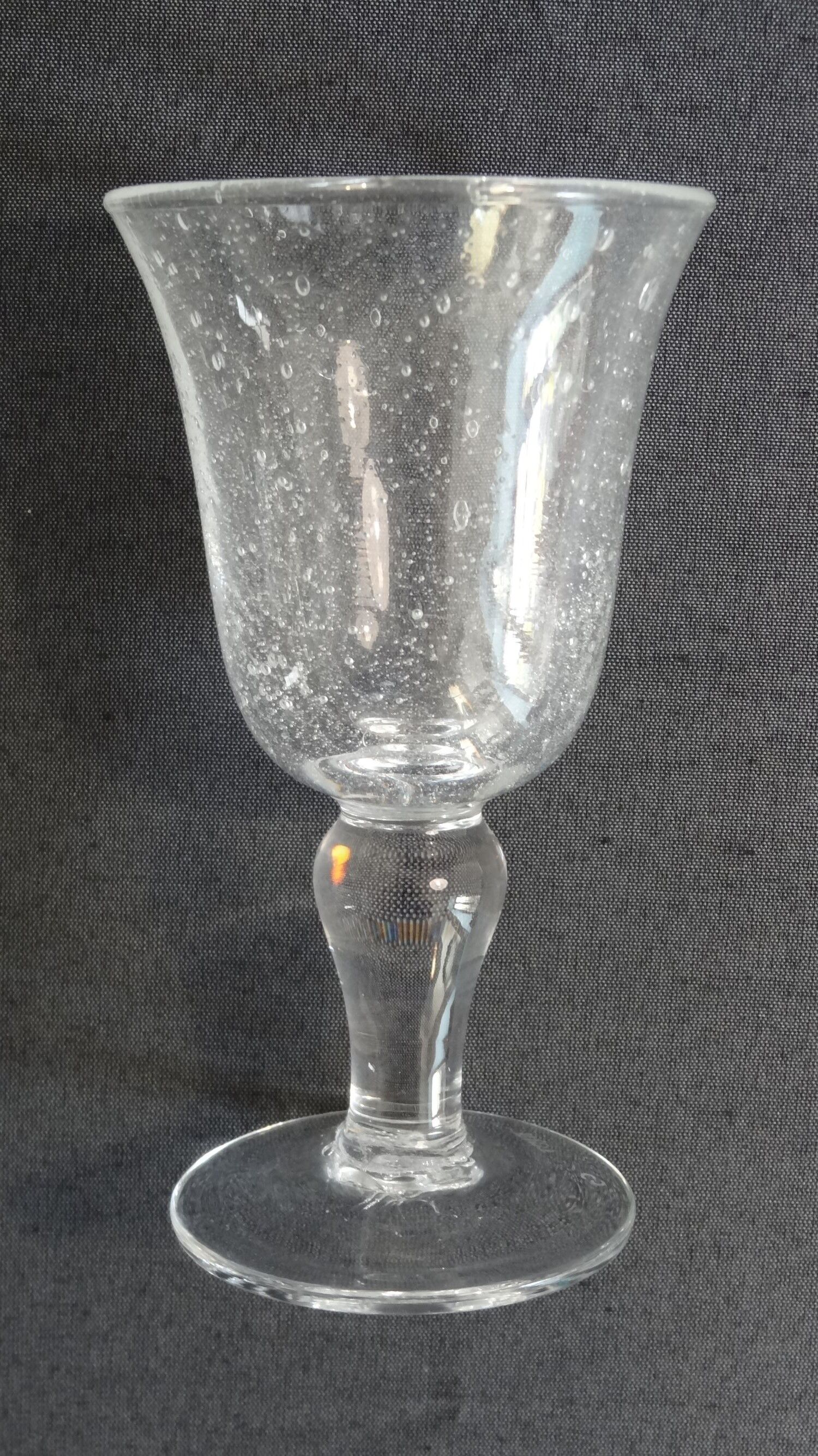 Set of 6 glasses Biot with stem, white bubbled glass, H 15.8 cm