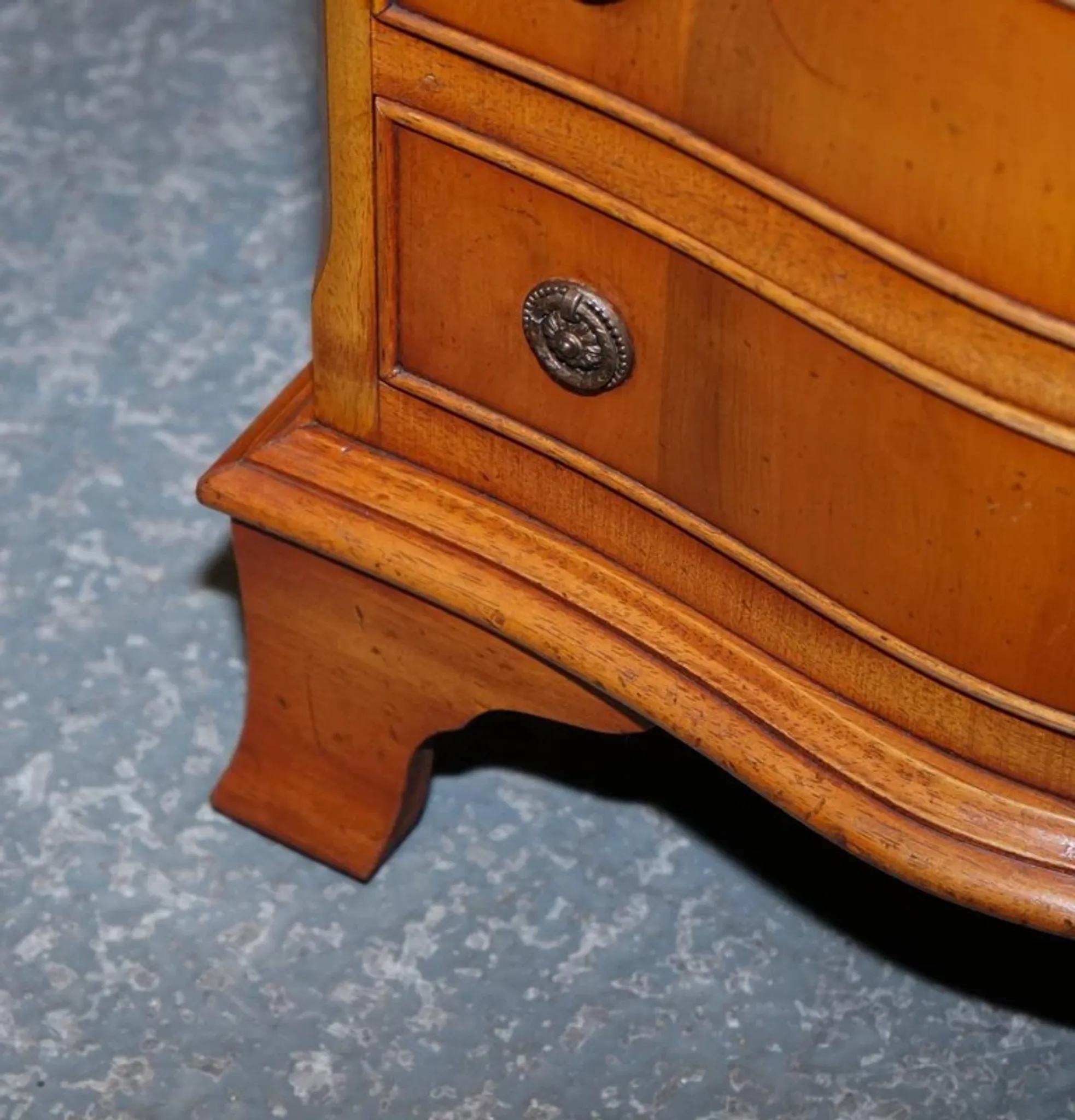 Georgian Style Yew Wood Bedside Tables, Set of 2