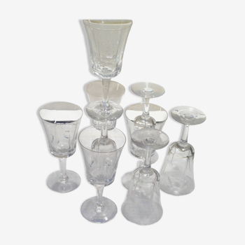 Verre a vin  ancien en cristal de Baccarat modele art deco ht 14,5 cm