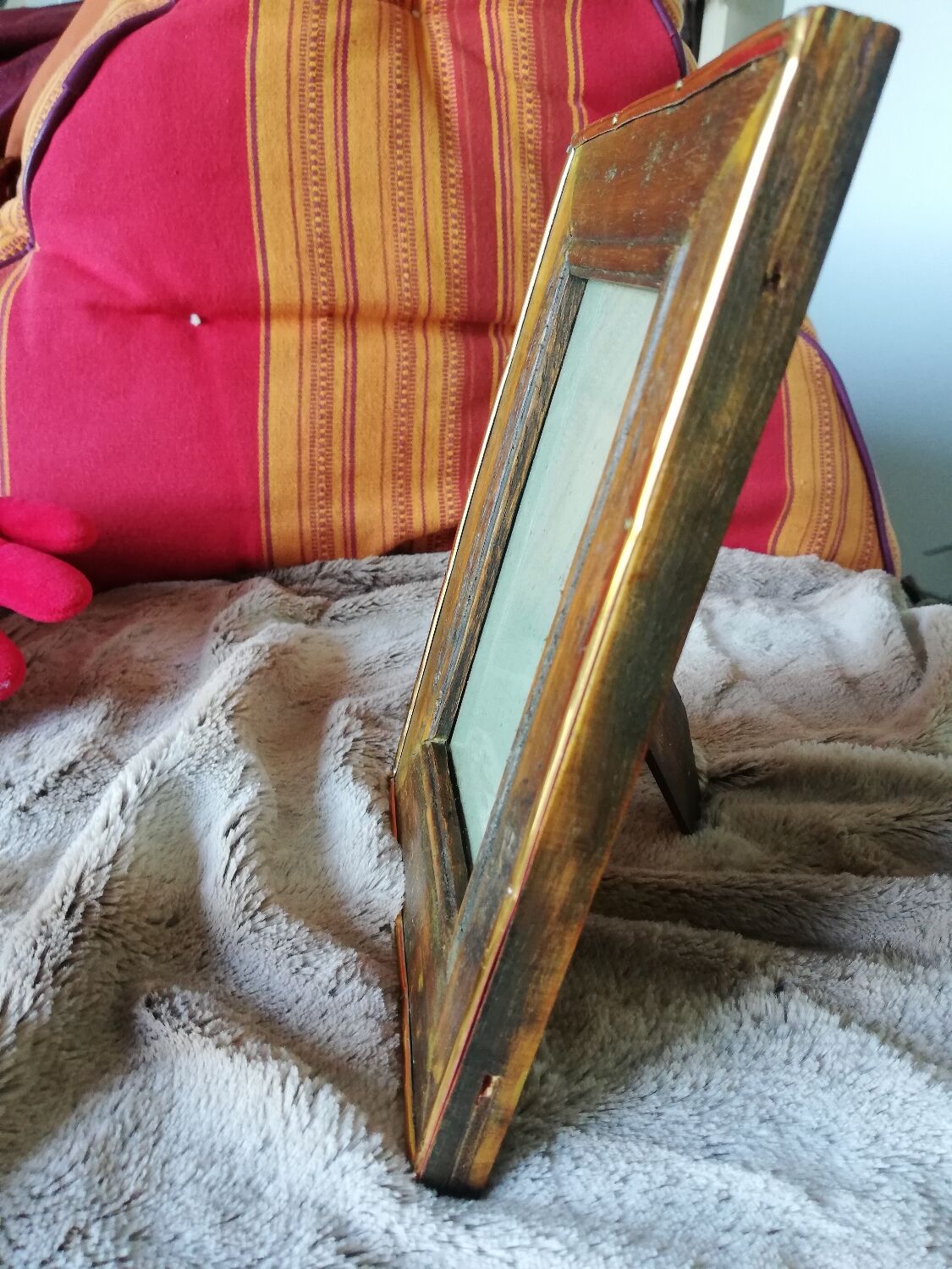 Frame in varnished wood and brass to pose for photo 4" x 6", 10 x 15 cm, glass, and support.