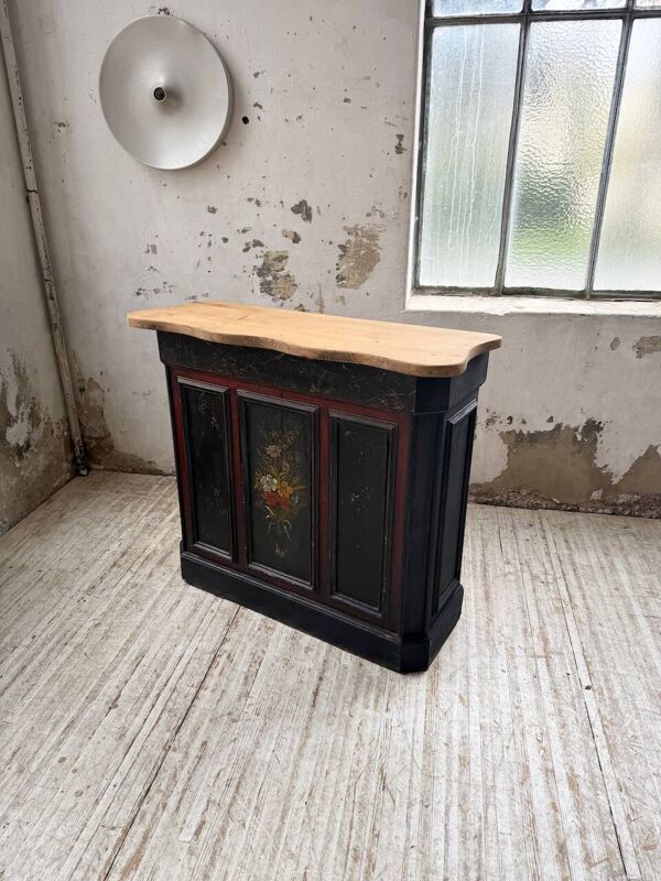 Comptoir de commerce, décor peint fleuri, 1920