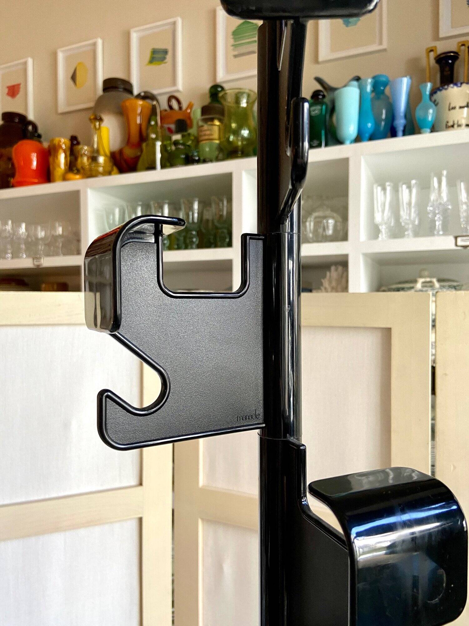 Porte-manteaux 8 patères en métal et plastique noir par Jean-Pierre Vitrac pour Manade, années 1970