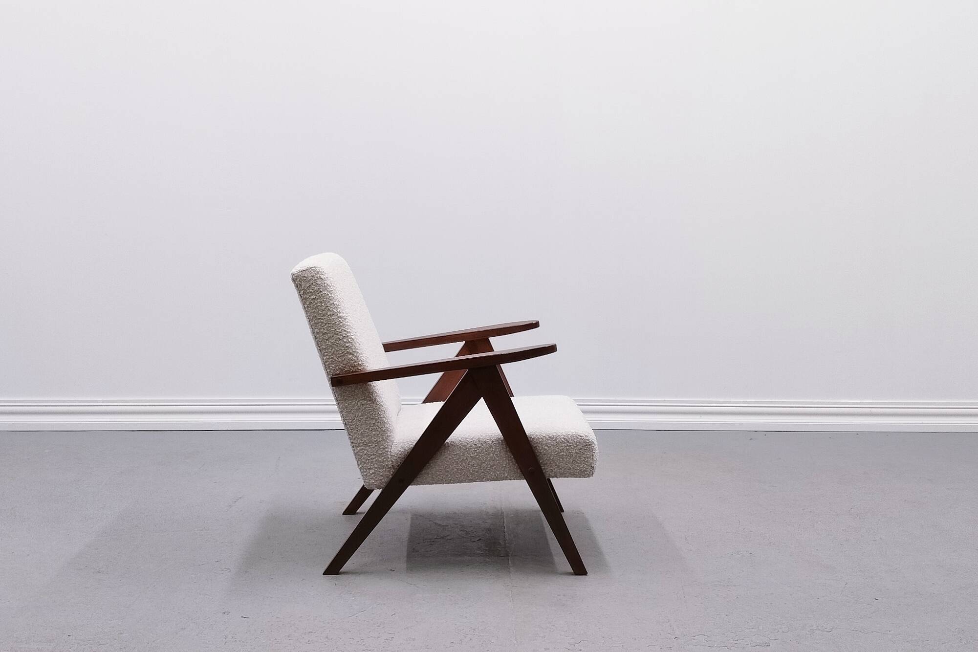 Mid Century Easy Chair Model B - 310 Var in Ivory Buckle