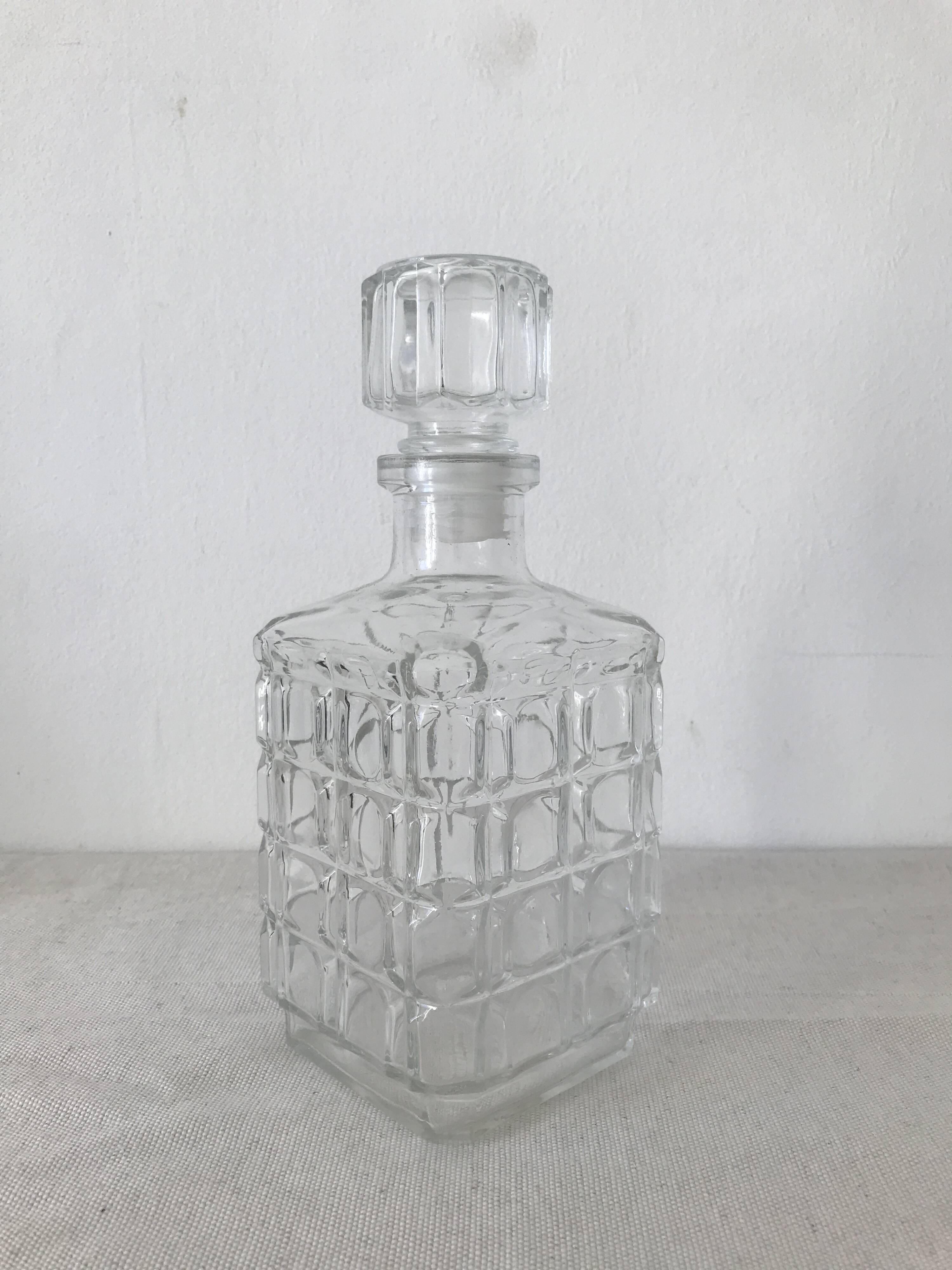 Glass whiskey decanter