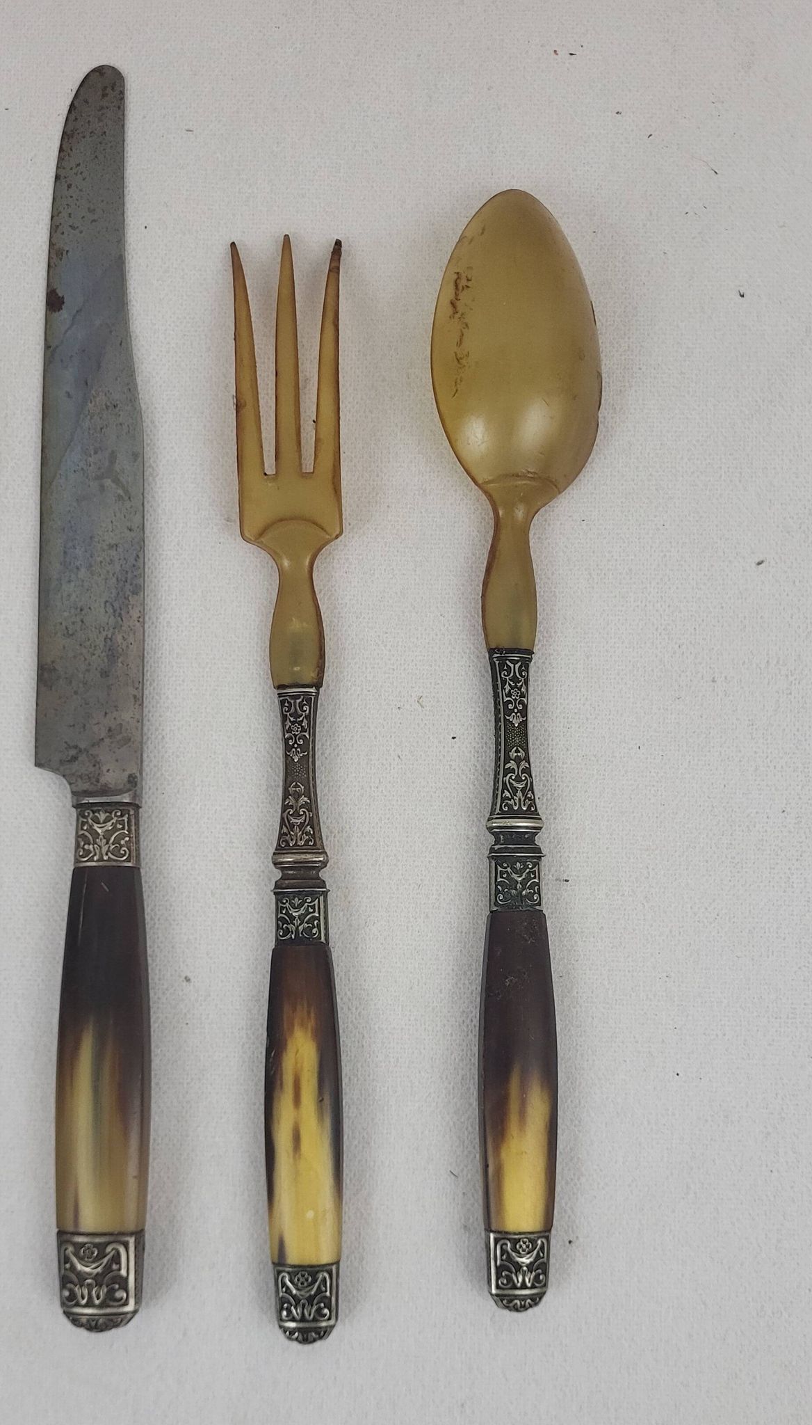 Art Deco serving cutlery with horn handle