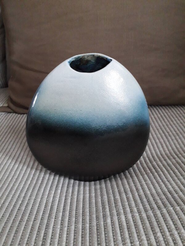 Vase vintage très original signé