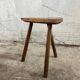 Tabouret tripode brutaliste