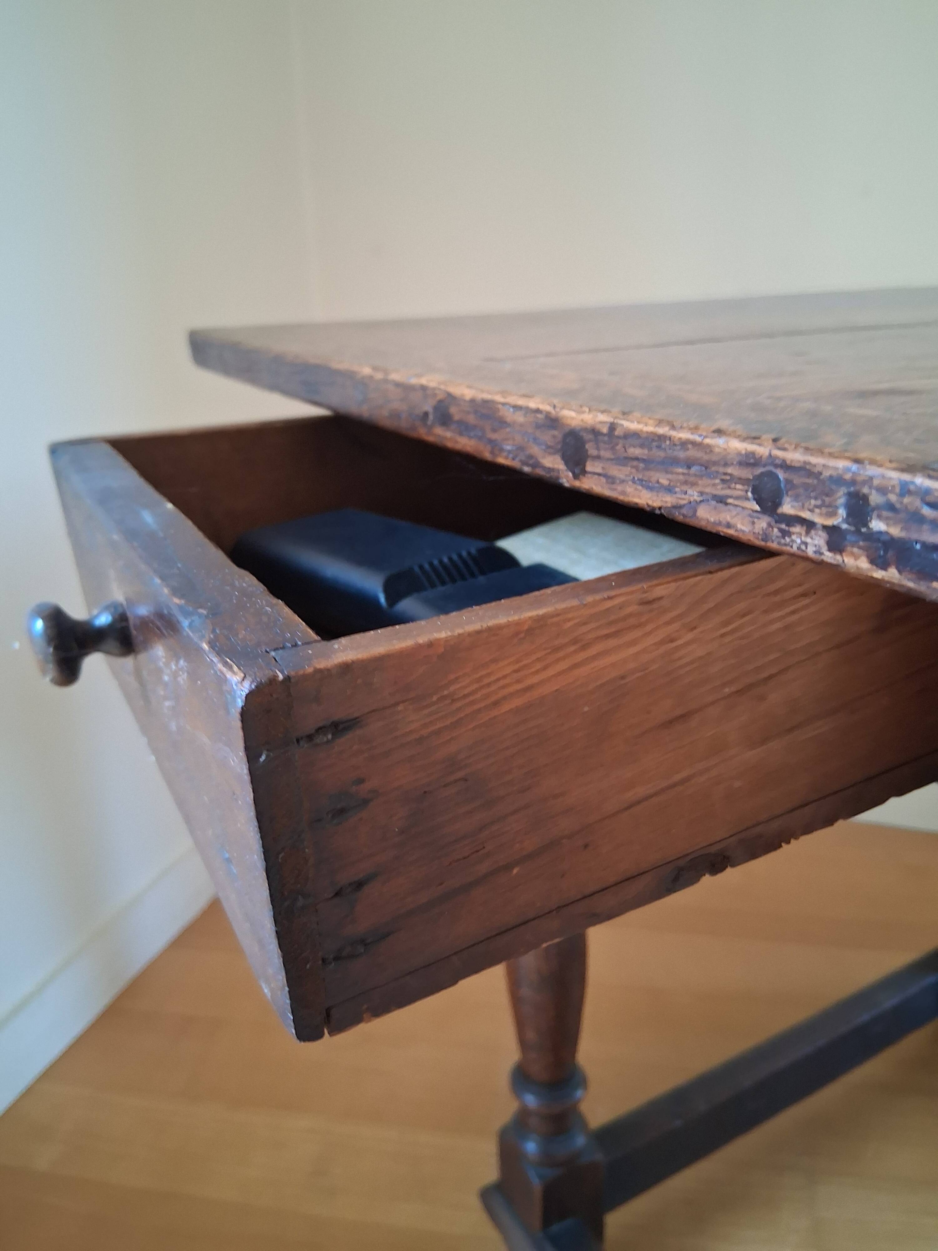 Oak table (United Kingdom, 17th century)