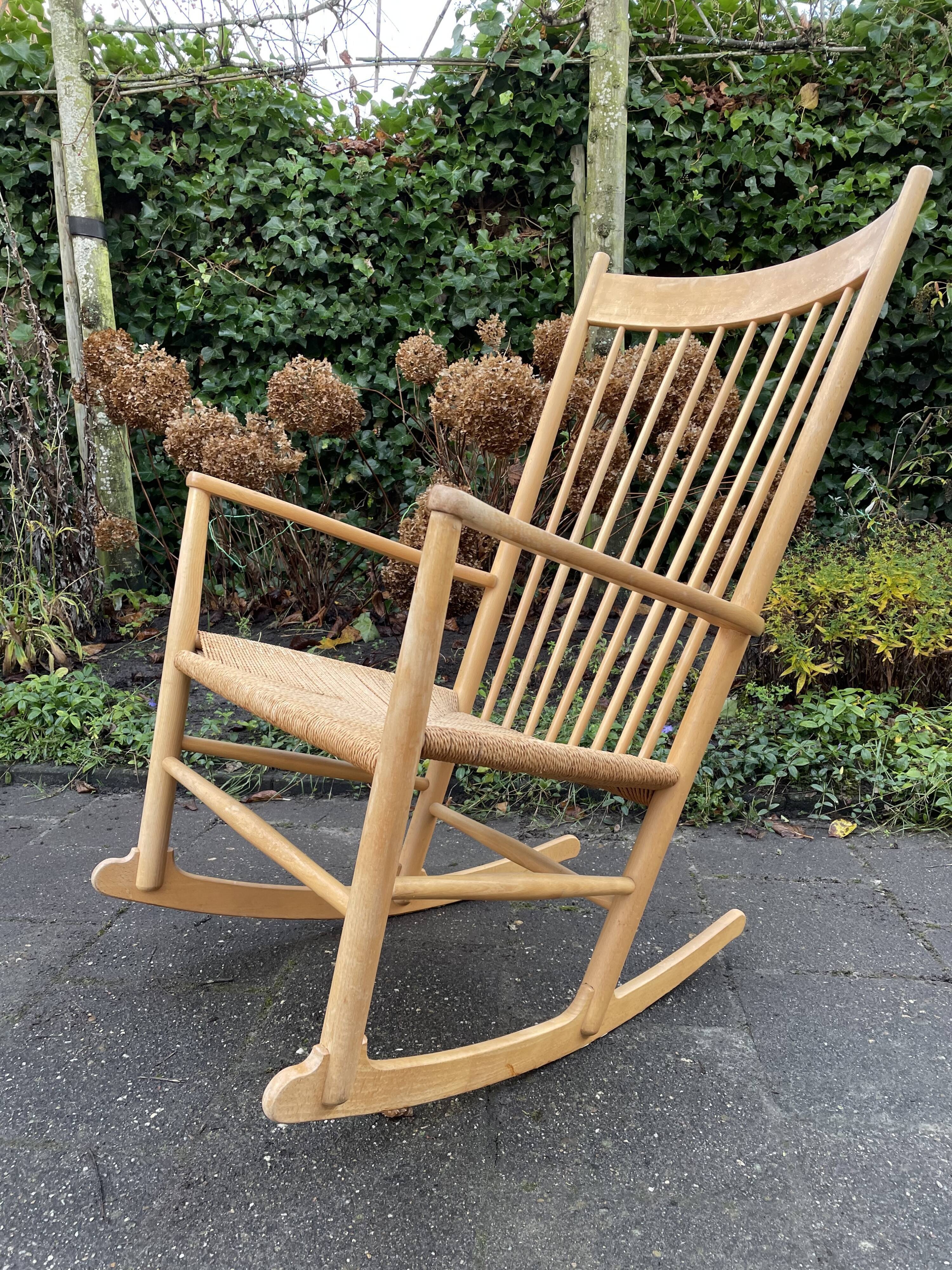 J16 rocking chair by Hans J. Wegner