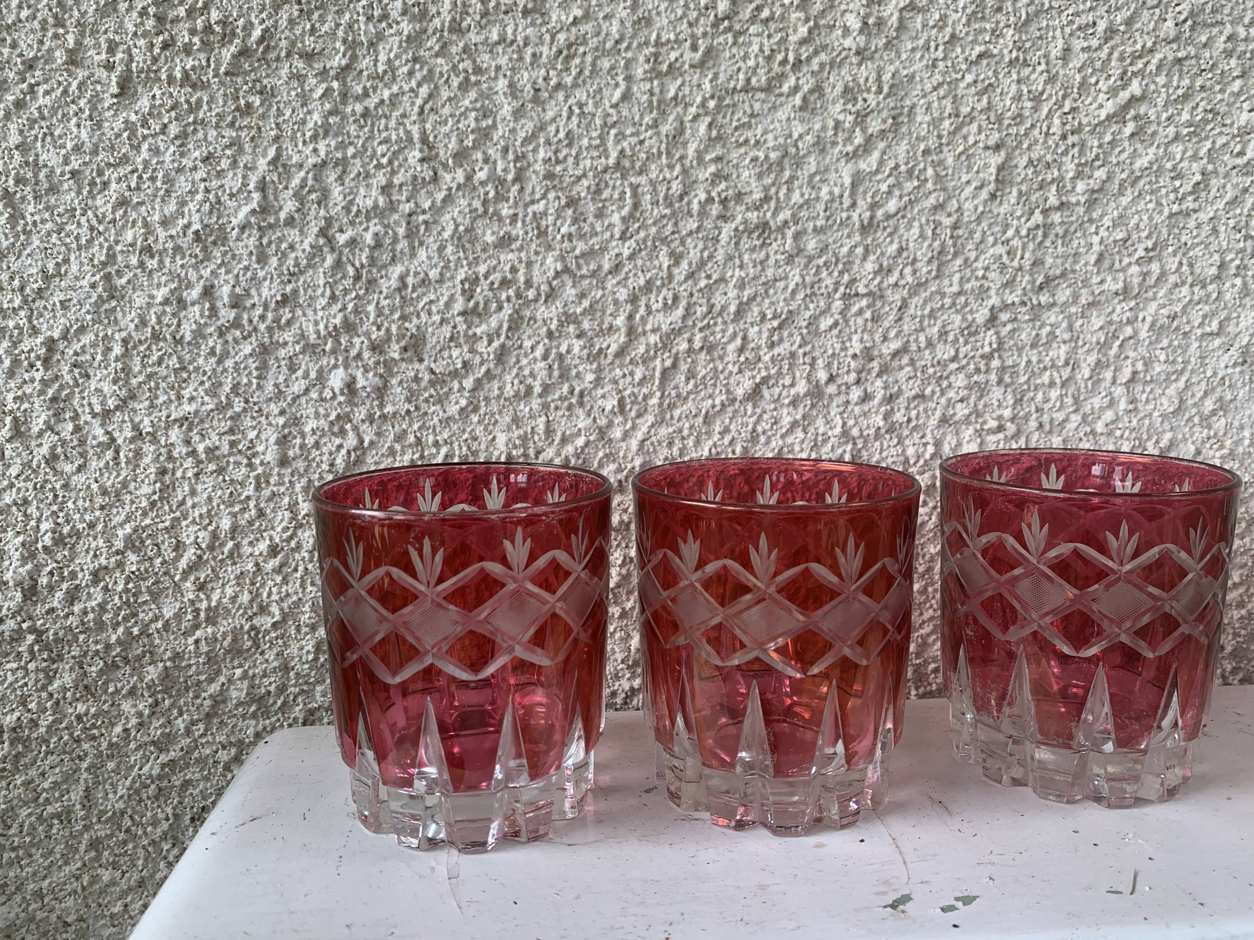 7 aperitif glasses in red and transparent glass chiseled vintage
