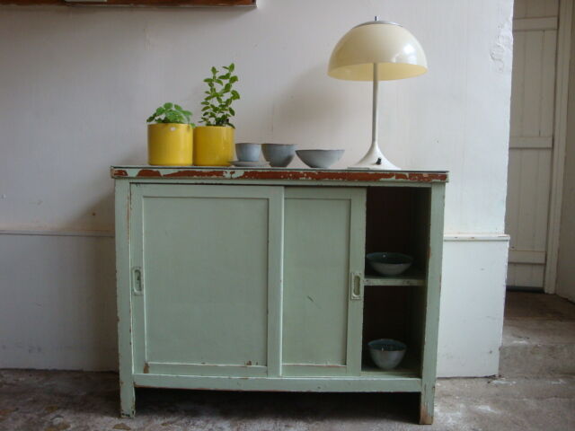 Buffet with sliding doors