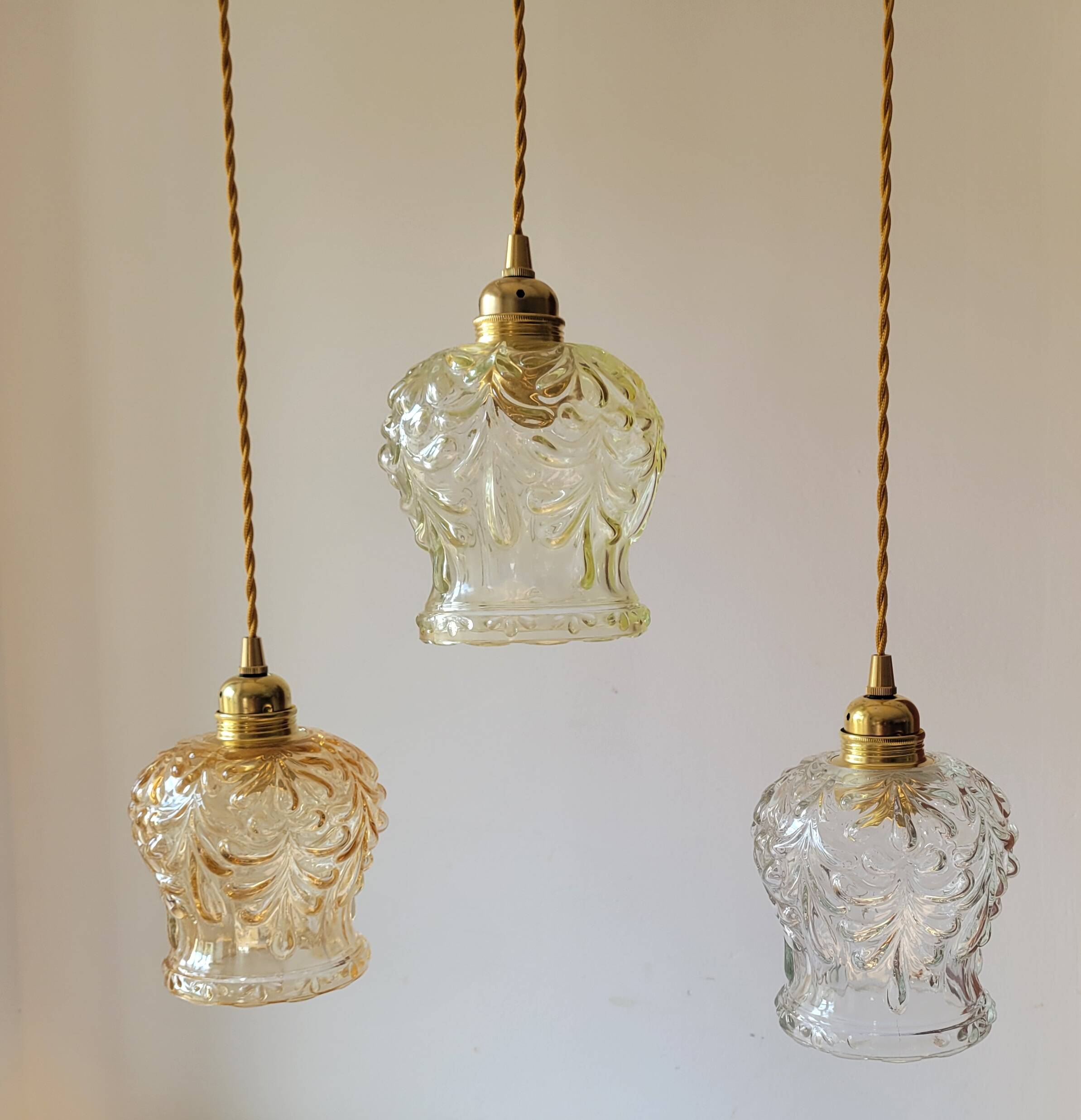Trio de suspensions en verre moulé