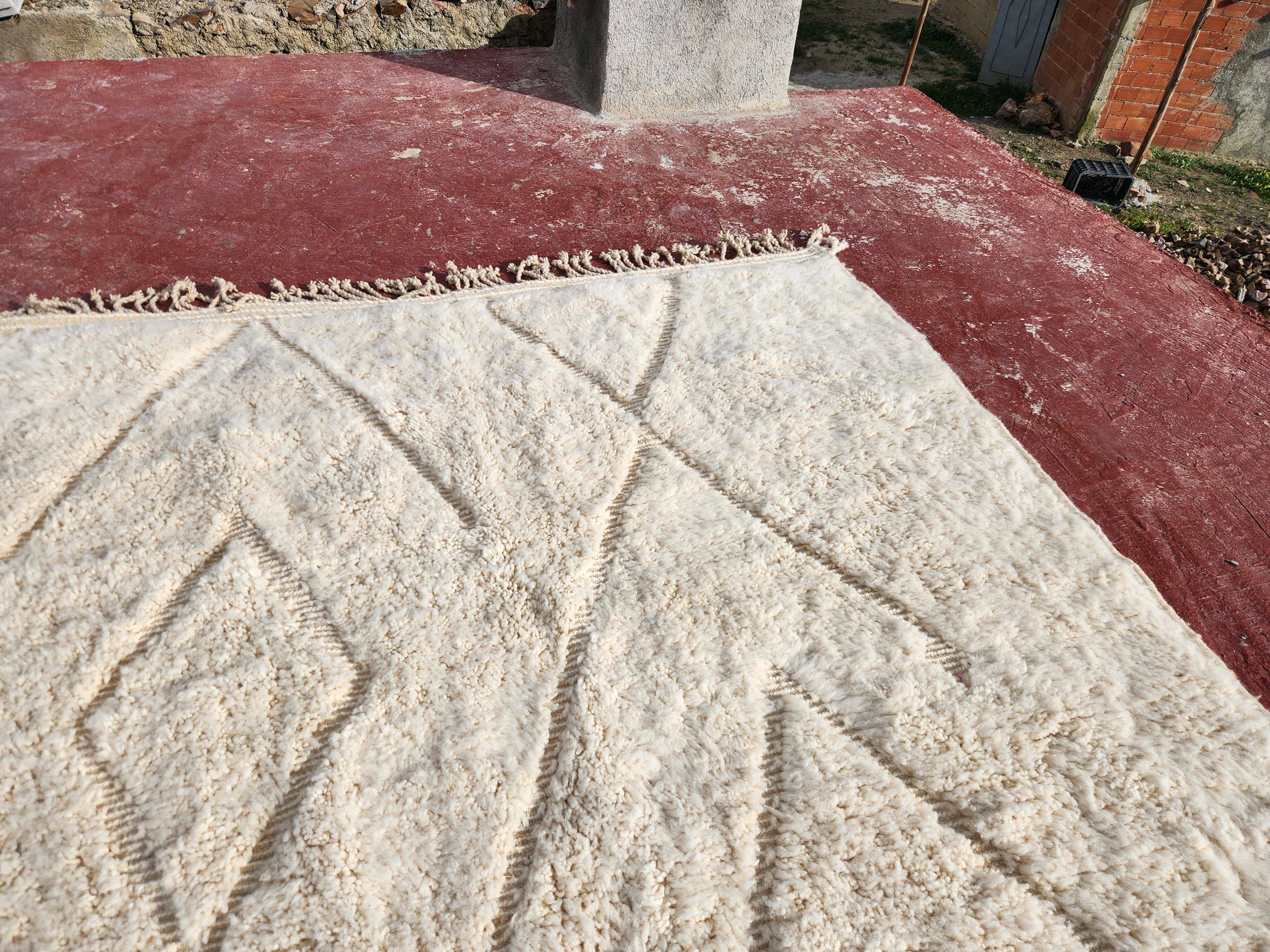 Beni Ouarain Berber rug in cream 300x200 cm – natural wool – handmade