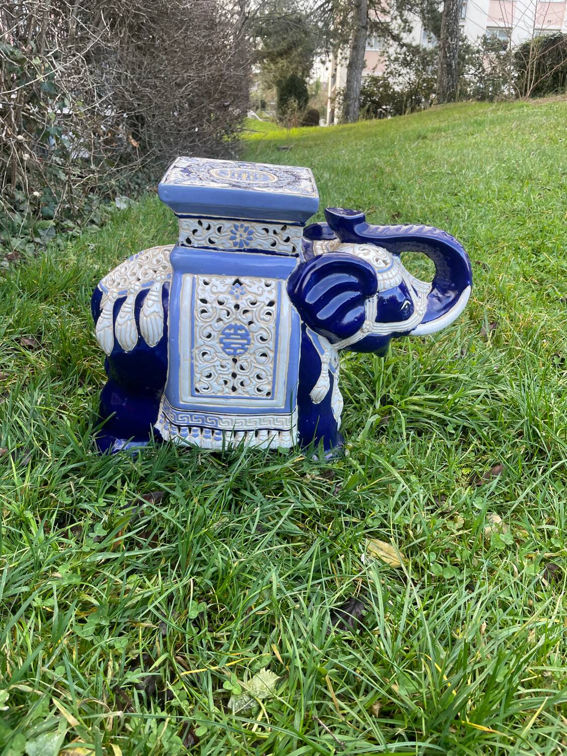 Porte plante, table d’appoint éléphant