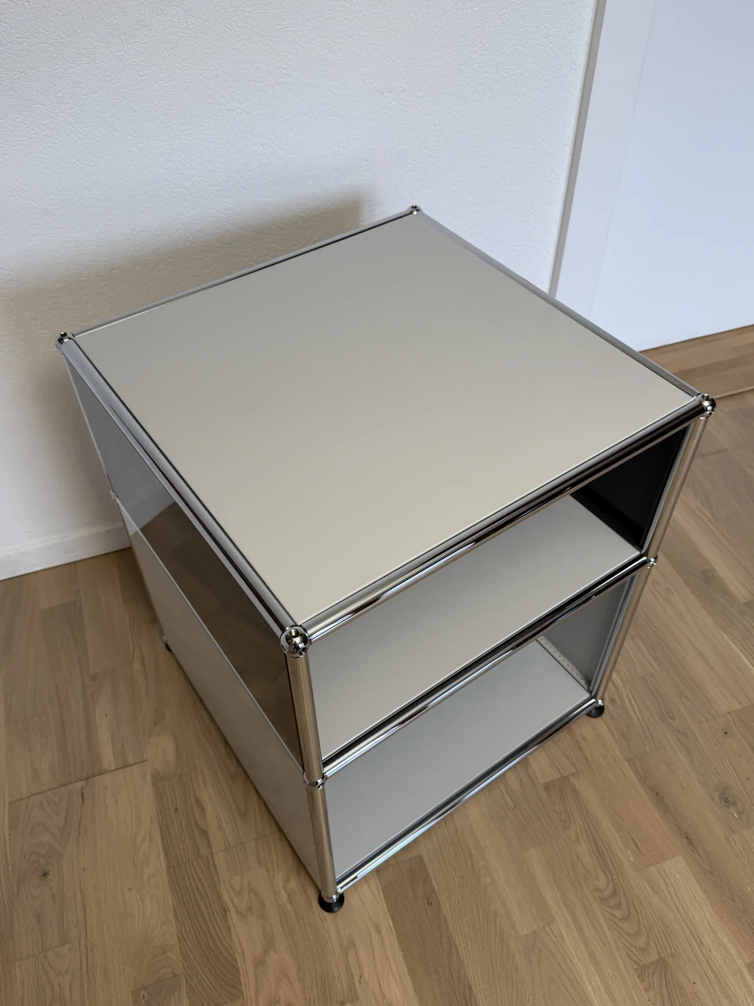 Meuble d’appoint USM Haller en Gris Clair et Gris Anthracite