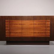 Magnifique grande unité murale avec beaucoup d'espace de rangement et un cabinet de bar, 1970.