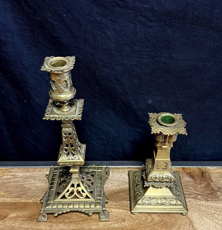 Two orientalist style candlesticks in gilded bronze from the late 19th century, circa 1880