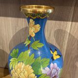 Pretty vase in partitioned enamel