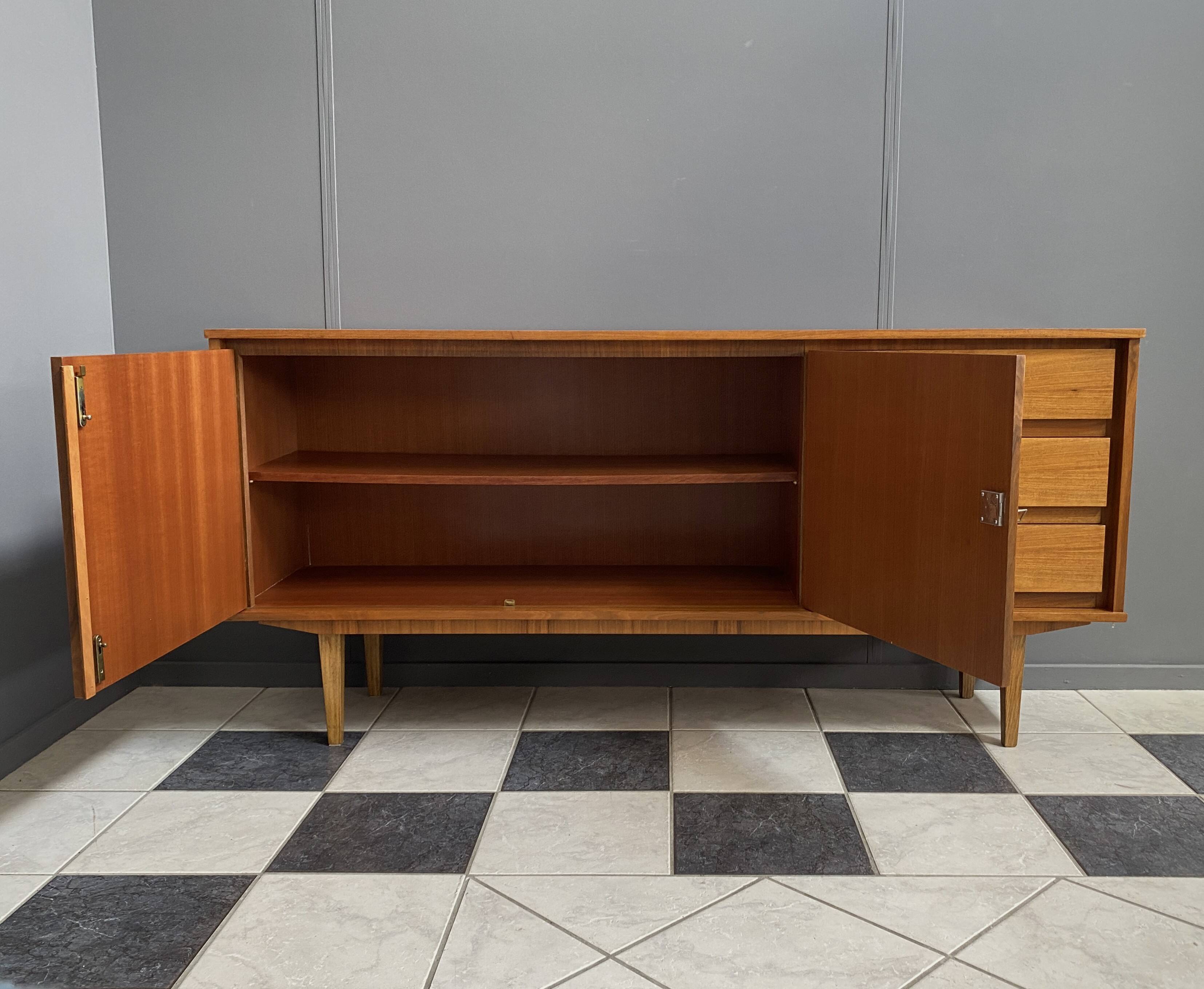 Buffet en bois des années 1960