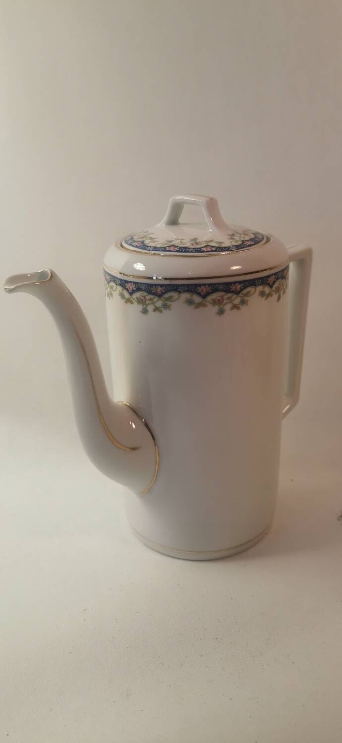 Very beautiful Limoges Porcelain Tea or COFFEE Service 18 pieces