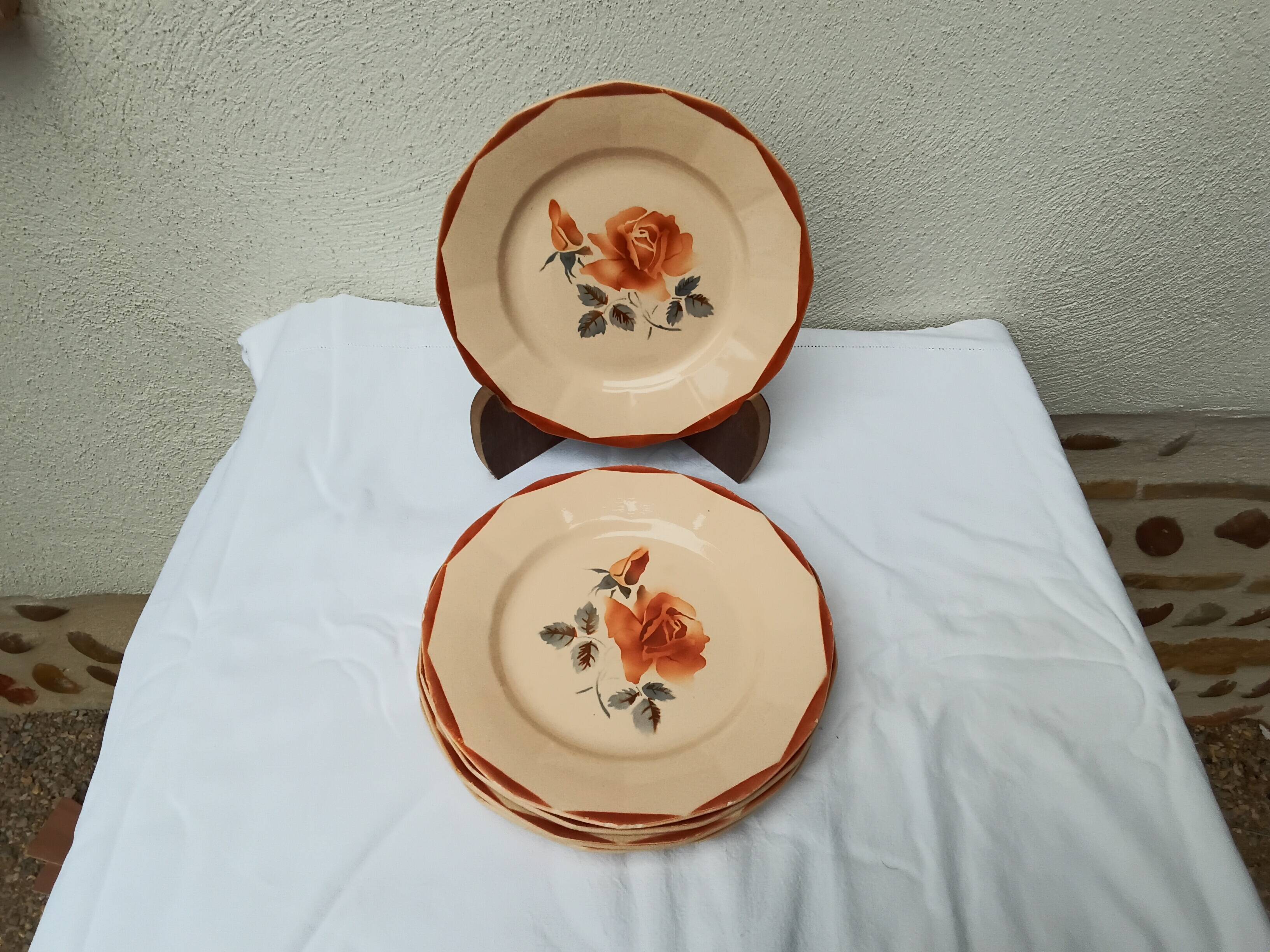 Set of six Digoin Sarreguemine dinner plates