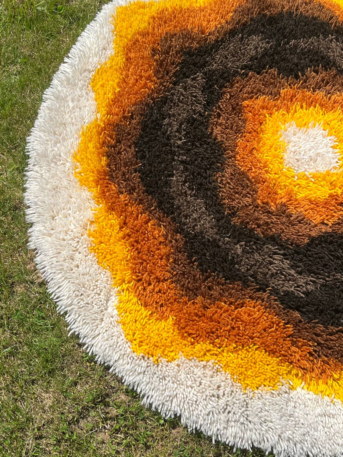 Vintage round psychedelic rug