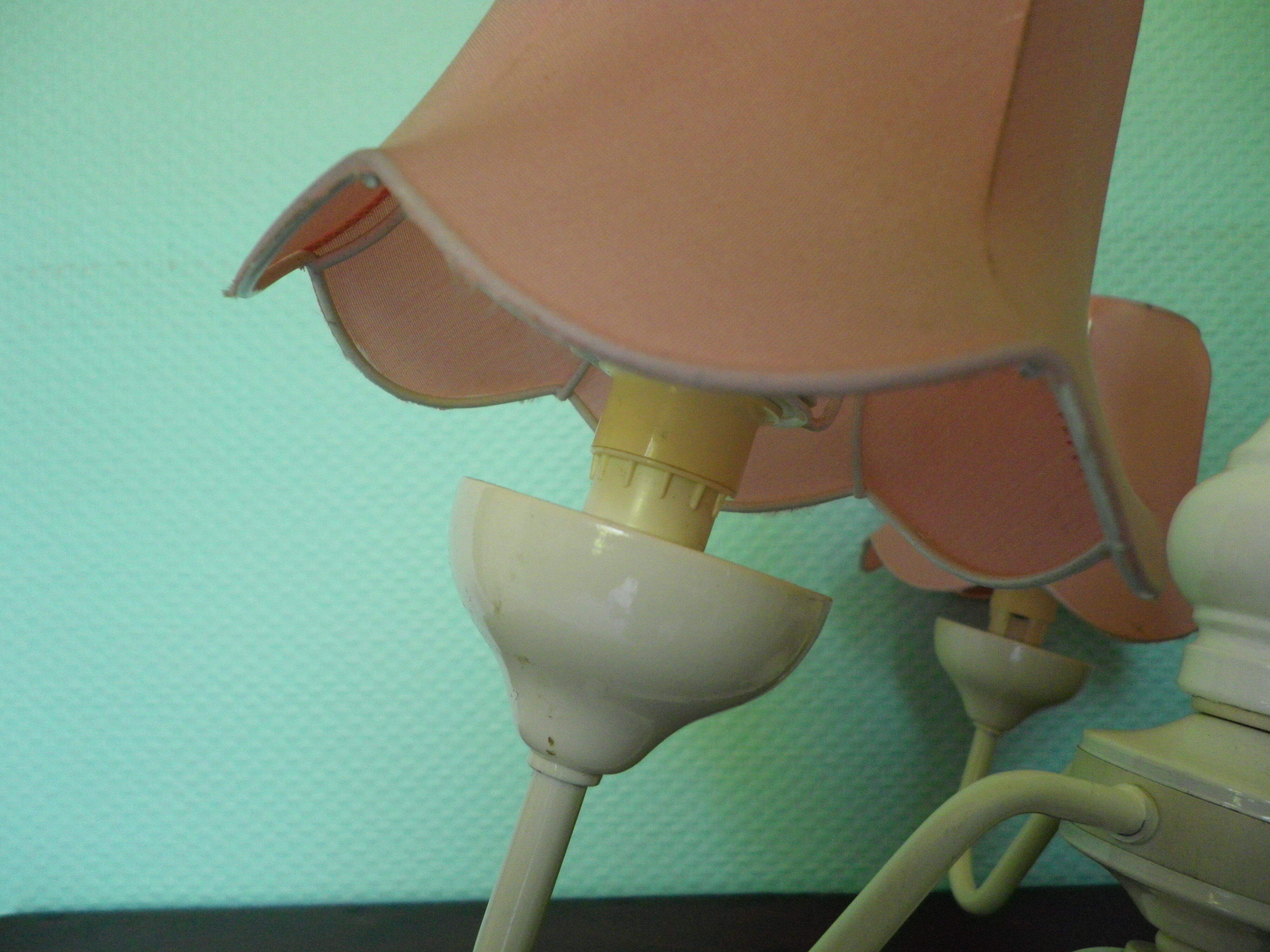 Lasuffed white metal suspension - 3 pink lampshades