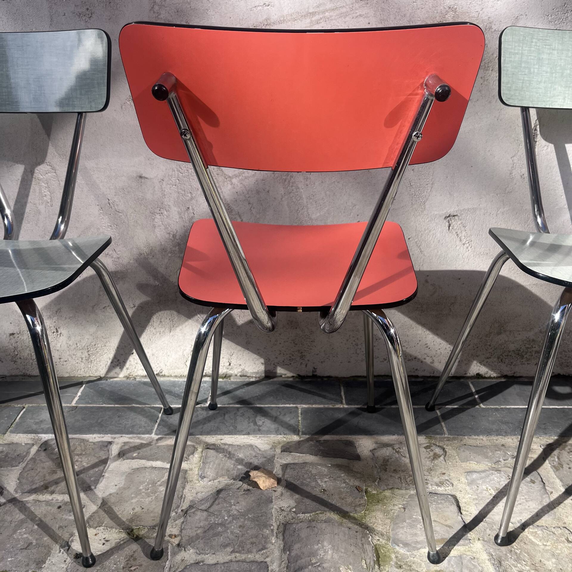 4 chaises en formica