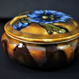 Old candy maker in glossy porcelain