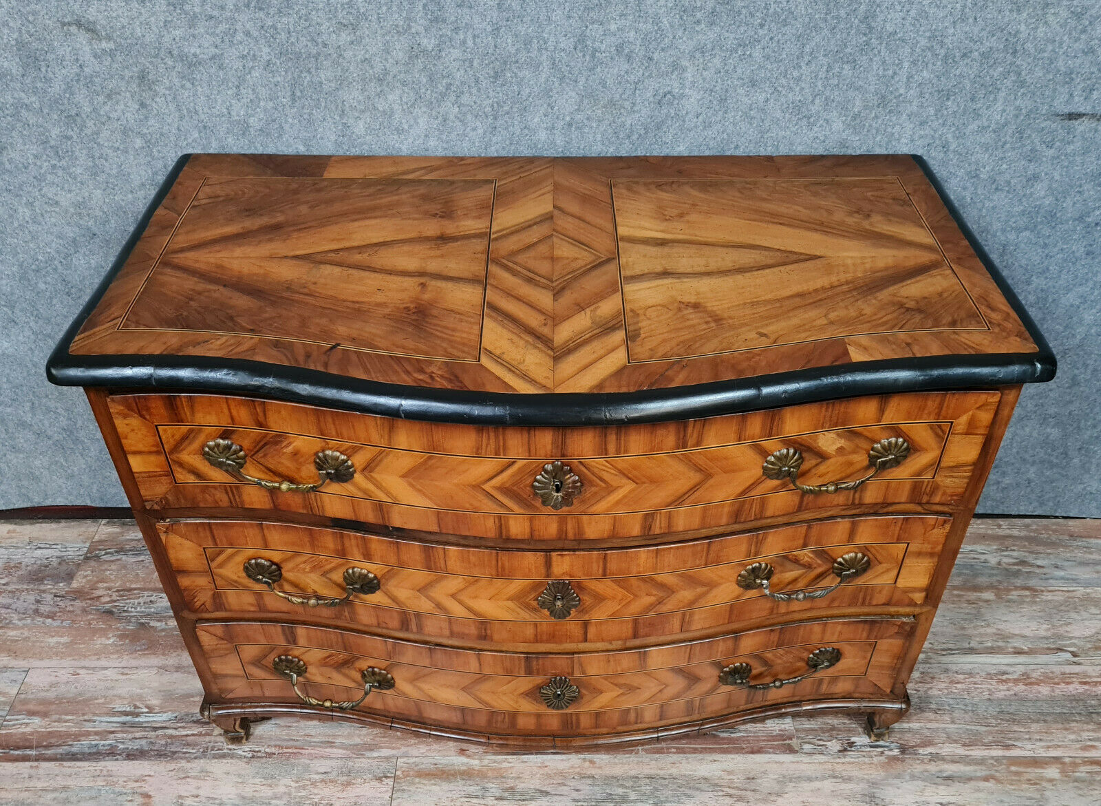 Curved chest of drawers Louis XV period in precious wood marquetry around 1750