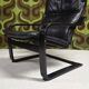 Fauteuil vintage IKEA années 1980 Cuir noir & ottoman