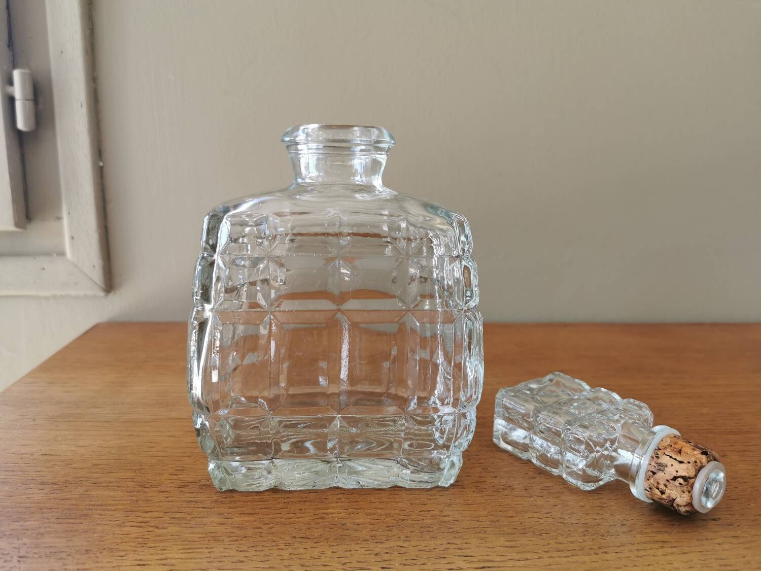 Carafe en verre forme flacon de parfum