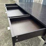 Bureau plat laqué noir texturé et chrome style 1970
