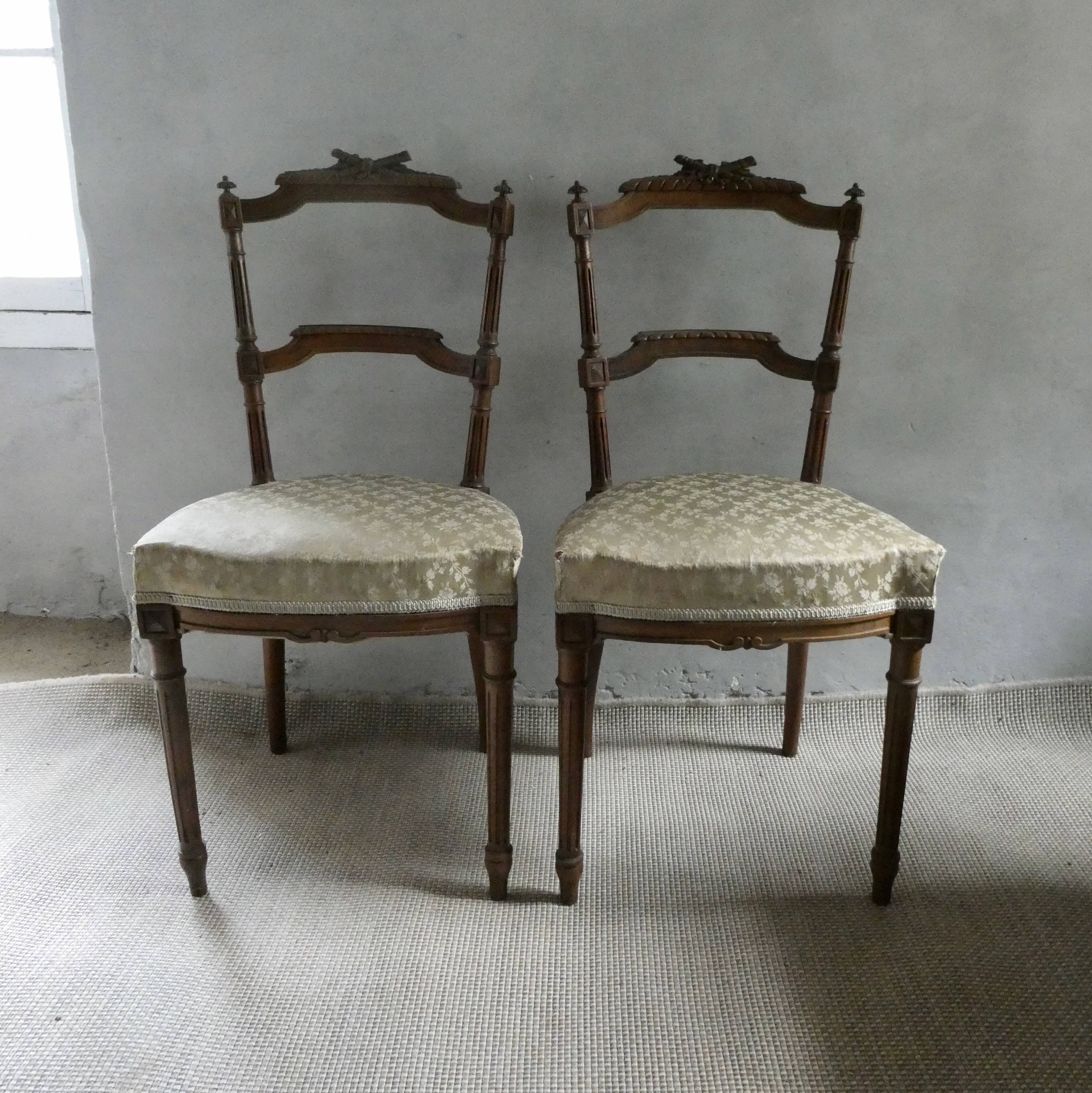 Pair of flying chairs in Louis XVI style