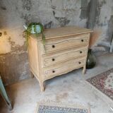Wooden chest of drawers