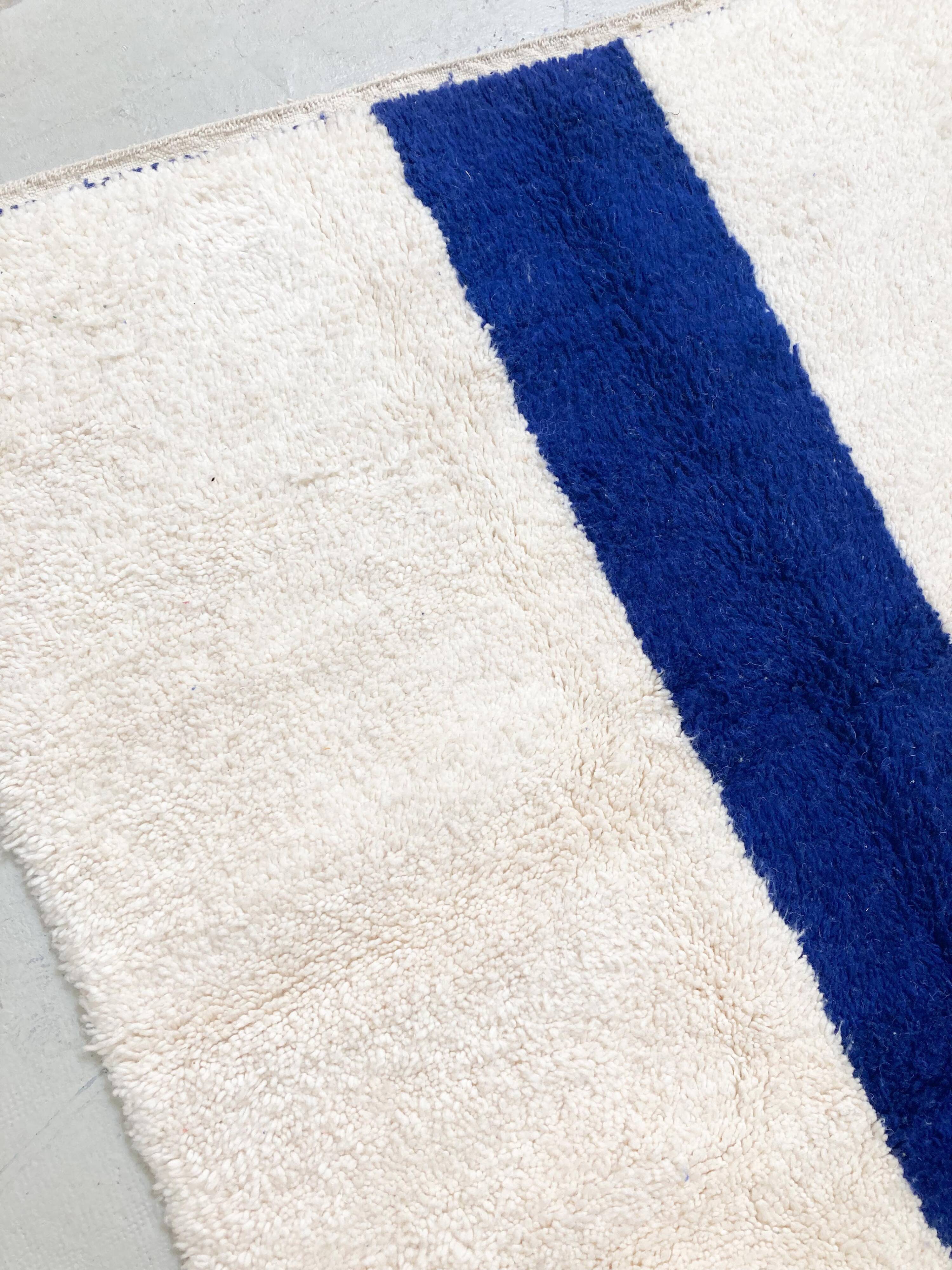 Beni Ouarain Moroccan Berber rug with majorelle blue line 2.45x1.52m