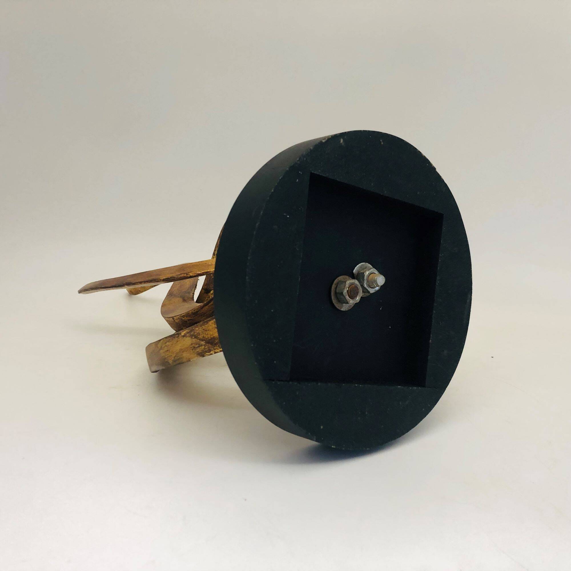 Sculpture of intertwined flames.