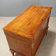 Commode Empire ancienne en noyer avec détails dorés, XIXe siècle