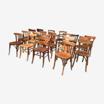 Set of 10 curved wooden bistro chairs