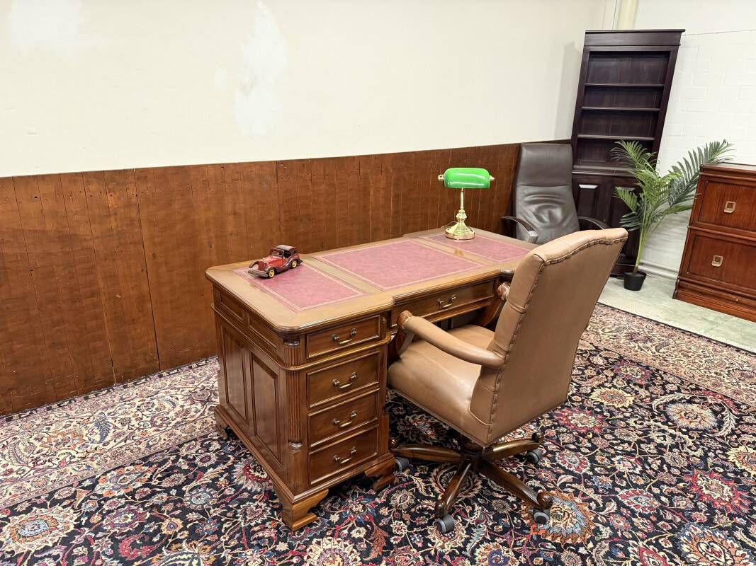 New! - Classic English Desk Partnerdesk Red Leather